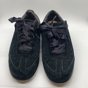 UGG Women’s Suede Lace Up Sneakers size - USA 8